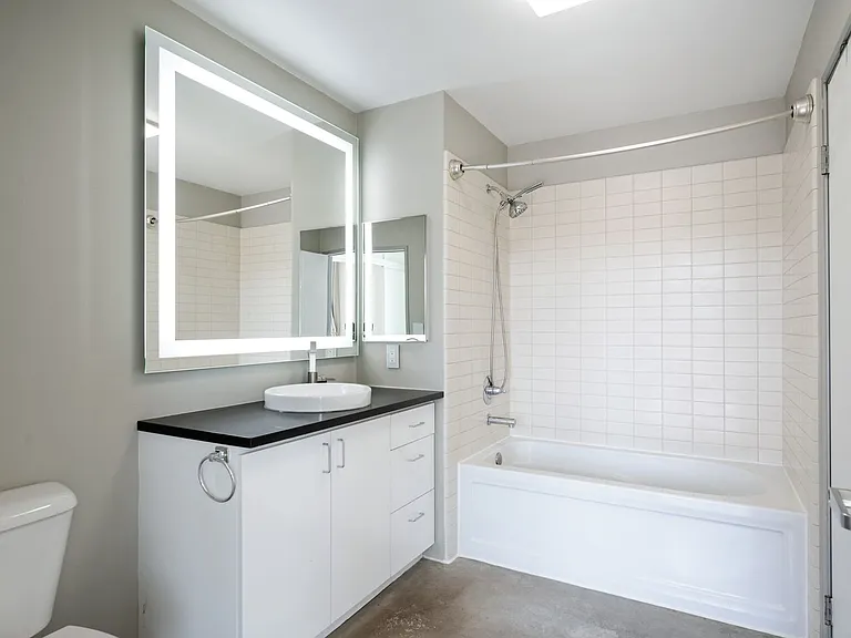 285 W 6th St #518 — Photo 15