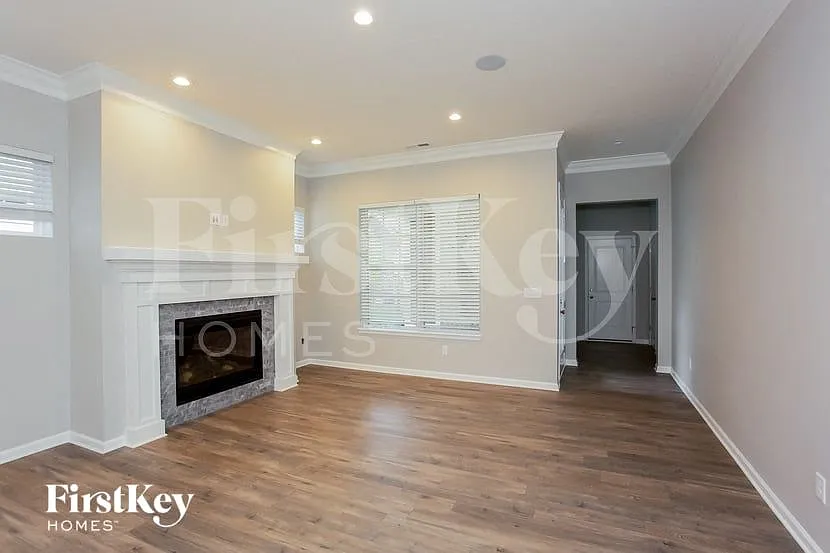 3 bed, 3.0 bath, 1964 sqft, $2,890 — Photo 3