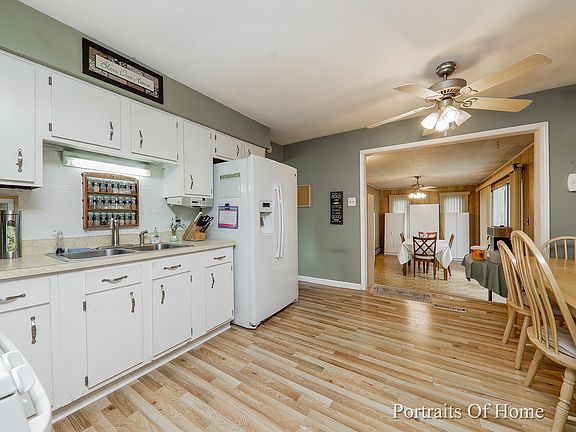 4th image of 870 E Marshall Ct