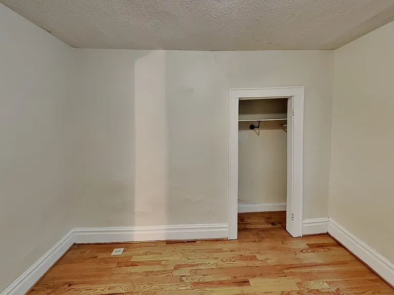 1712 Summit St #D — Photo 7