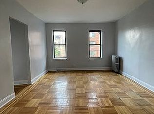 182 E 206th St #2, Bronx, NY 10458