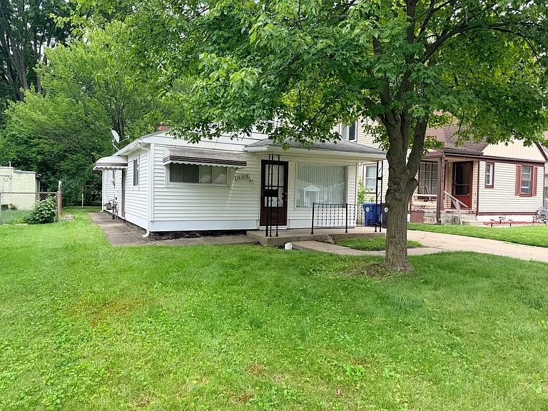 18308 Dalby — Photo 2