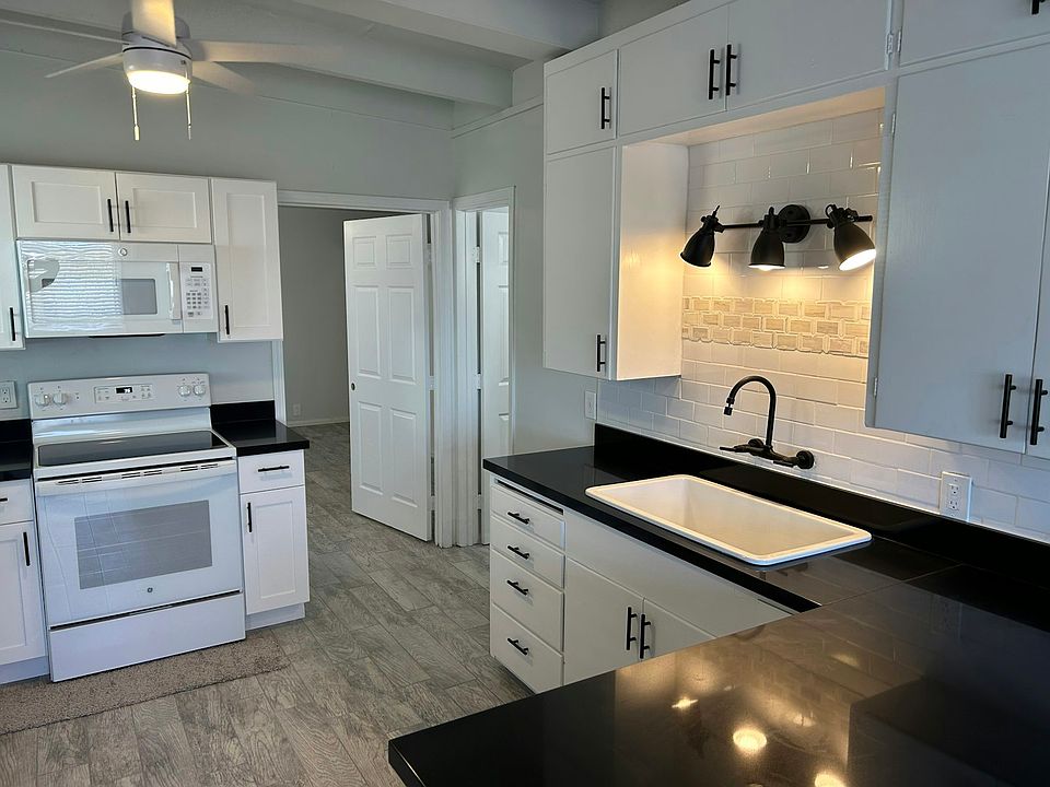 Beautifully appointed kitchen