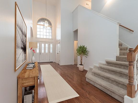 2nd image of 360 Lewis Fairway Cir