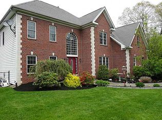 1 Heritage Dr, Warwick, RI 02818