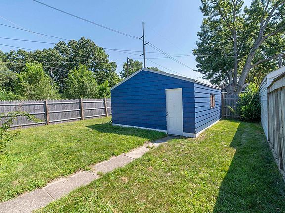 2nd image of 502 S 32nd St