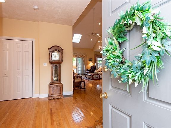 5th image of 67 Apple Blossom Ln #9