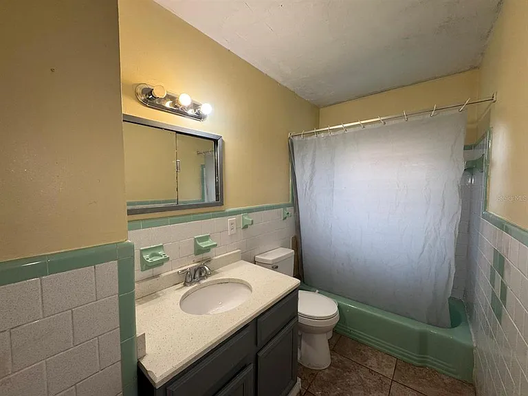 416 Sun Ct — Photo 11