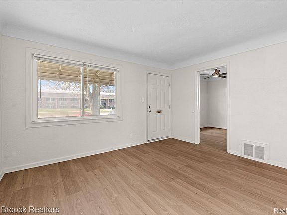 3rd image of 3012 Greenfield Rd