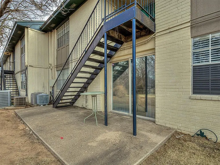 1703 E Lindsey St — Photo 41