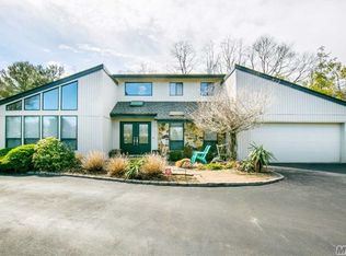 75 Coachman Pl W, Muttontown, NY 11791