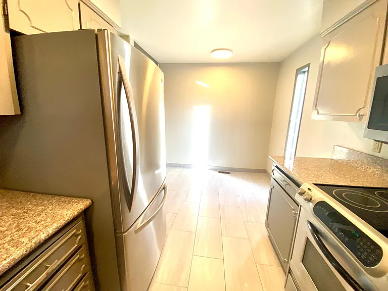 1427 SW 66th Ave — Photo 8