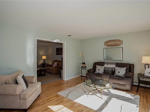 3rd image of 21 Robert Dr