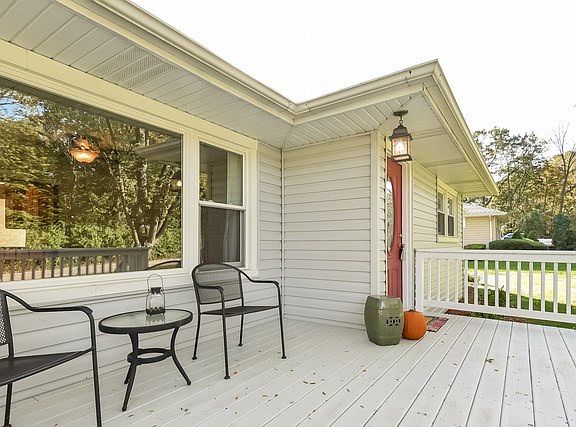 3rd image of 1212 Elm Dr