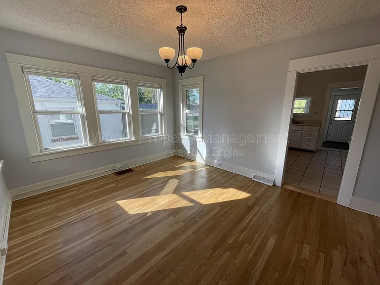 4909 Beach Ct — Photo 7