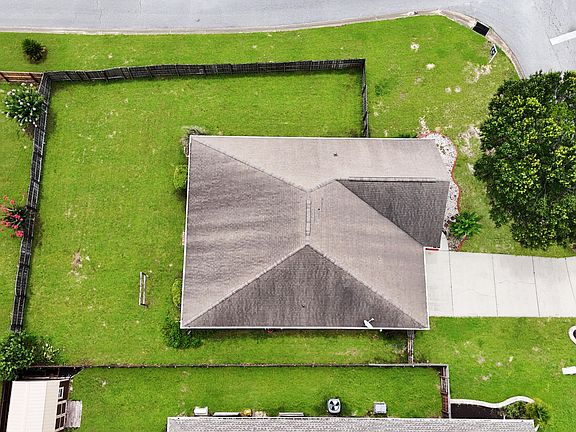 3rd image of 402 Wych Cir