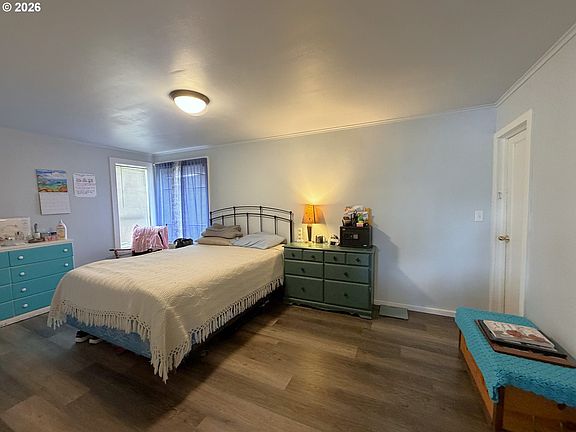 5th image of 180 Laclair St