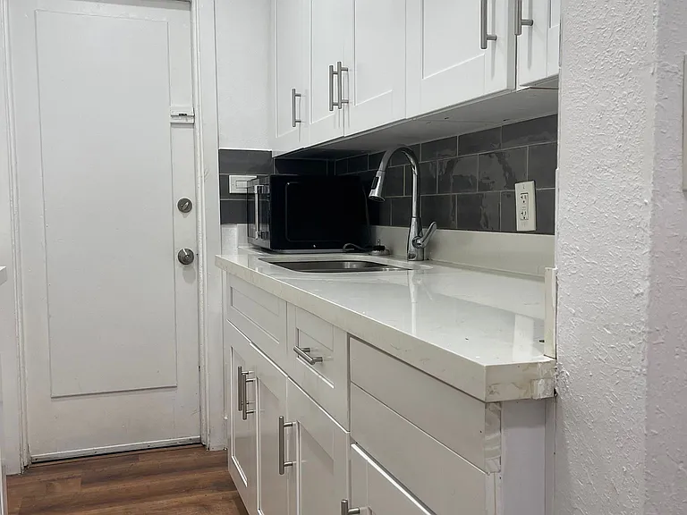 8329 Byron Ave #5 — Photo 1