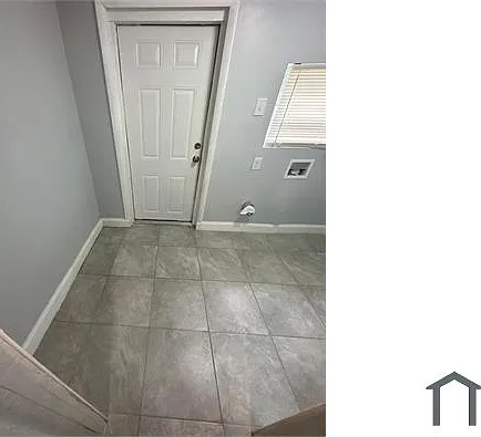 326 Claude St — Photo 9