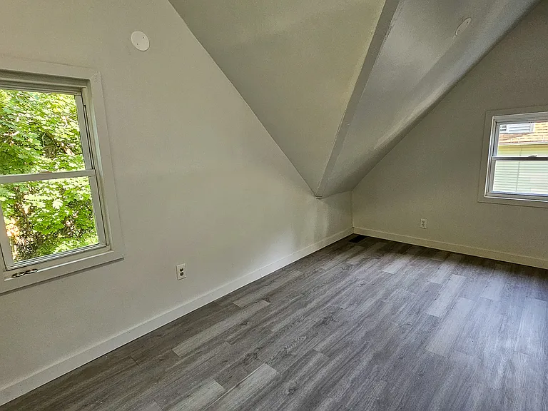 238-01 Newhall St — Photo 11
