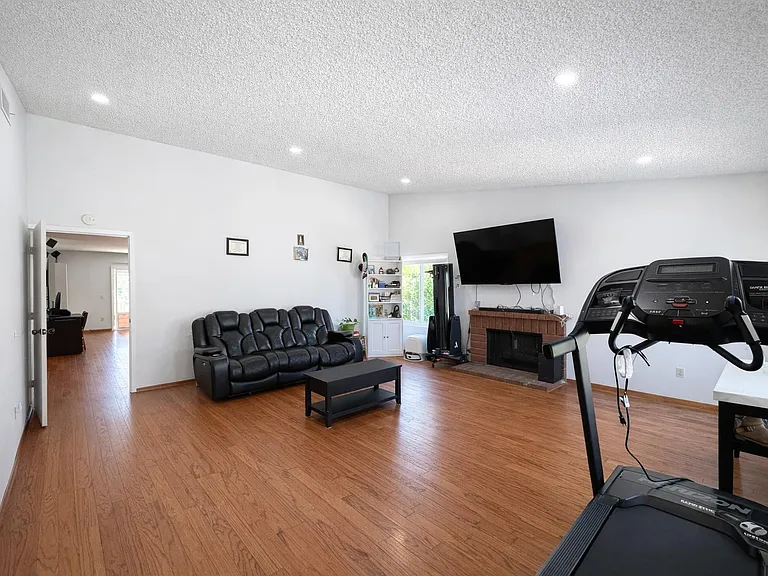 11493 Lev Ave — Photo 6