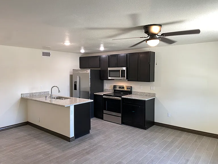 107 Linden St #3C — Photo 9