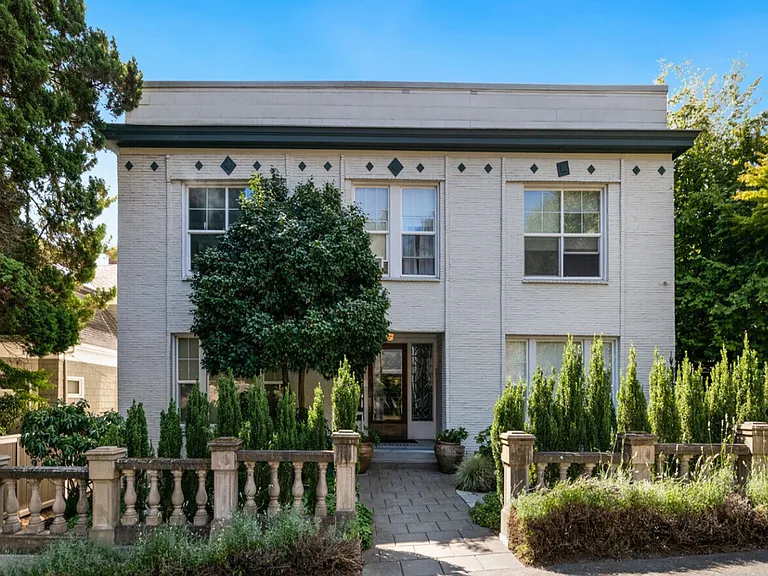 Llennodo Apartments LLC — Photo 13