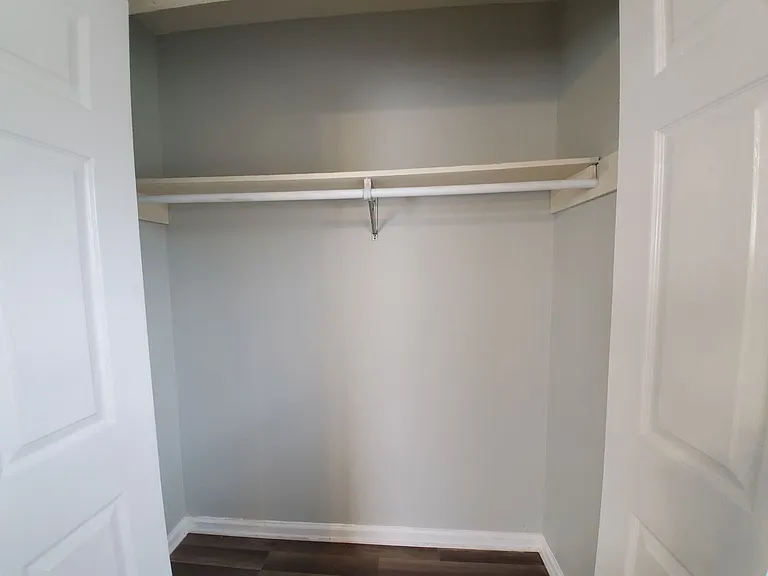 408 Desmond Dr — Photo 16