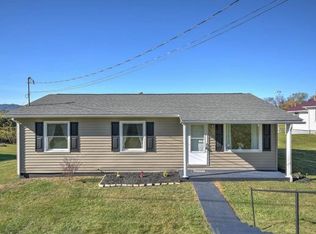 423 Sweet Brier St, Glade Spring, VA 24340