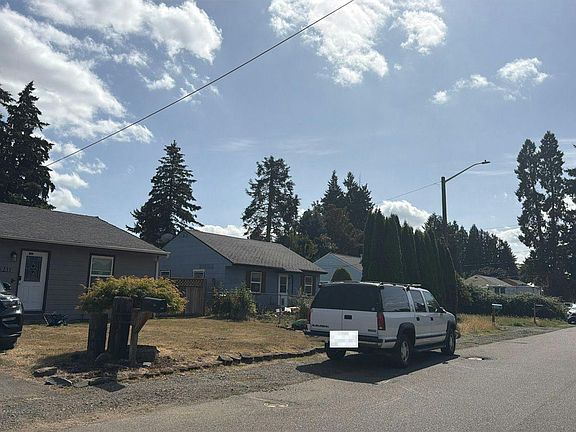 3rd image of 3209 Yeoman Ave