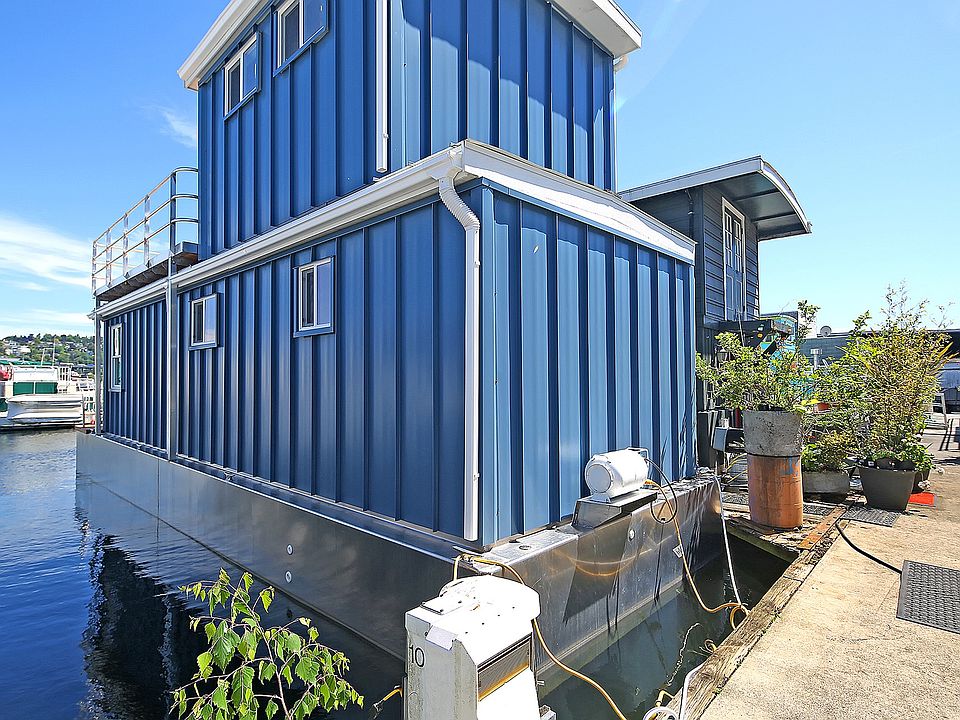 This 2 story, custom built houseboat was just completed in M