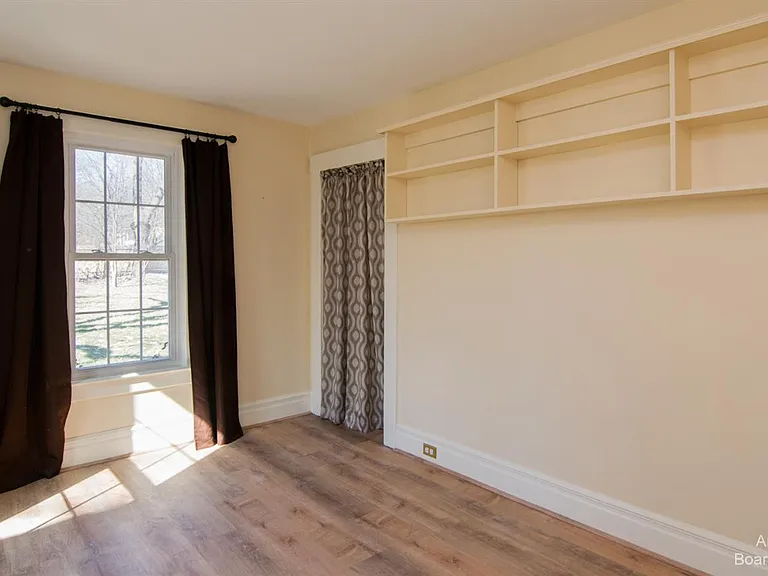 5071 Plymouth Rd — Photo 12