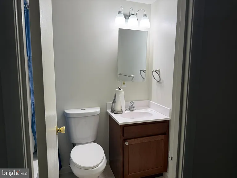 7260 Donnell Pl — Photo 5