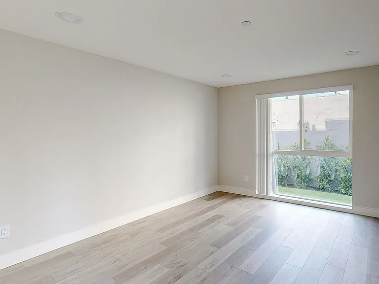 953 N Mariposa Ave #2 — Photo 10