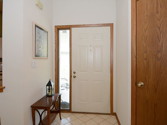 3rd image of 117 E Sutton Pl