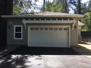 Building Photo - 867 Hillcrest Dr