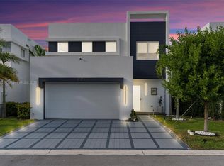 10373 NW 68th Ter, Doral, FL 33178