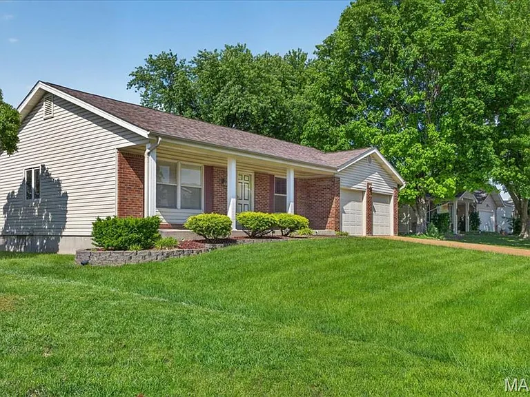 4038 N Bridge Dr — Photo 2
