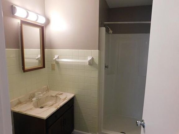 3rd image of 4521 Woodcliffe Ave