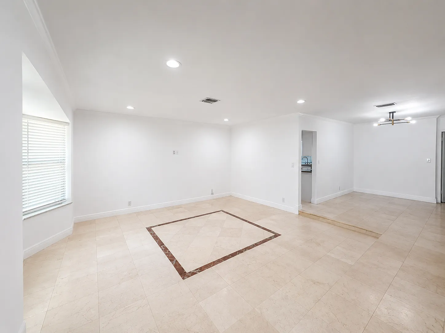 3 bed, 1728 sqft, $4,499 — Photo 4