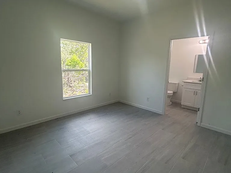 753 Pacific St — Photo 10