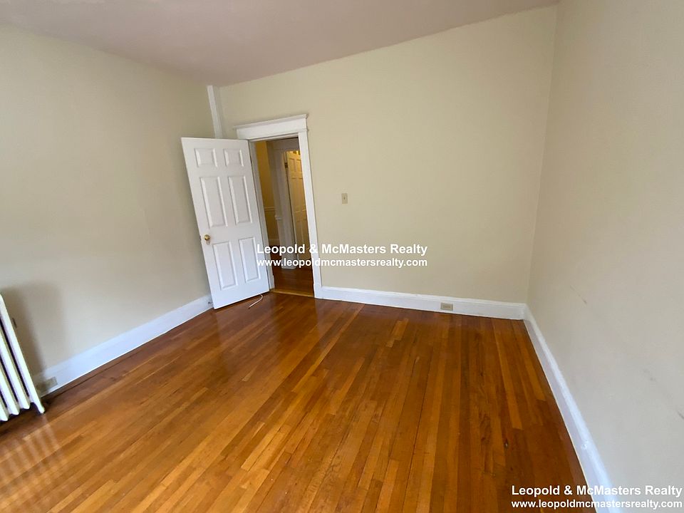 1st image of 33 Woodstock Ave #2