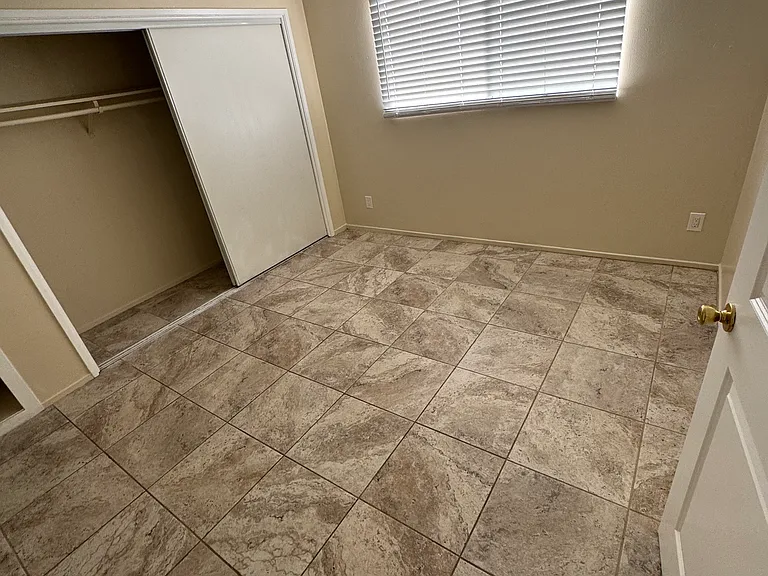 1193 N Ardmore Ave #9 — Photo 4
