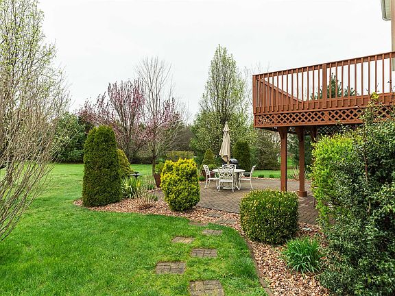 4th image of 3 Heritage Ln