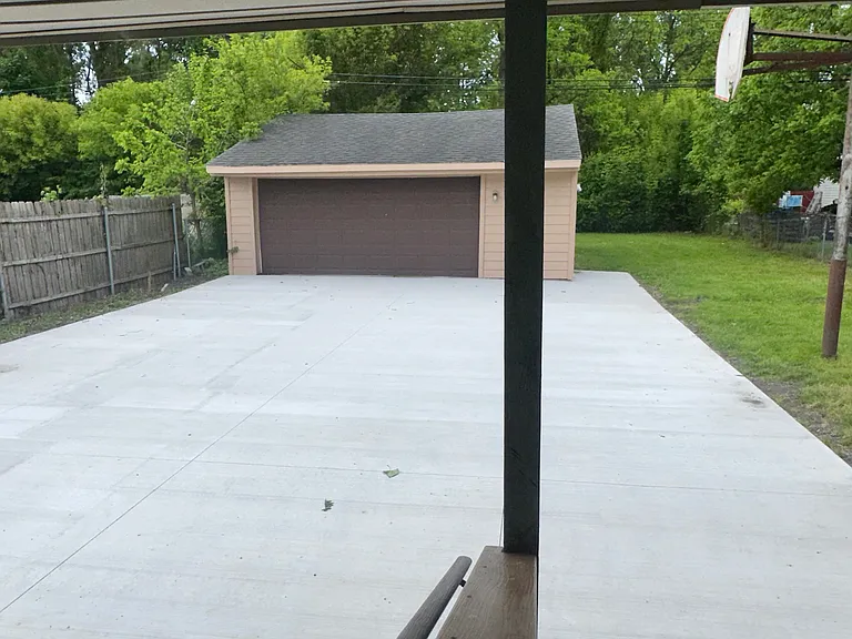 27557 Eureka Rd — Photo 2