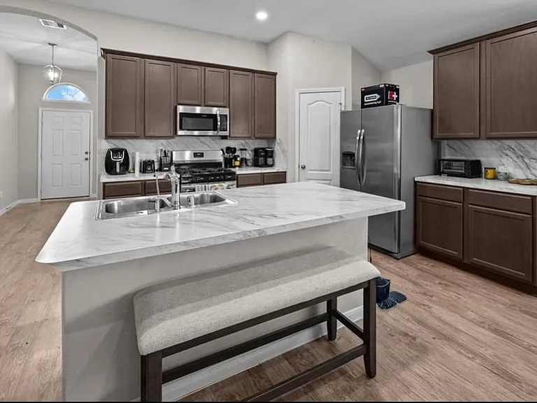 689 Forest Bend Ln — Photo 4