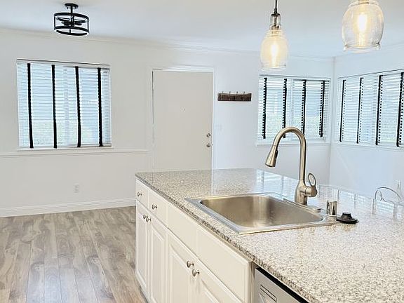 4th image of 1405 42nd Ave APT 2