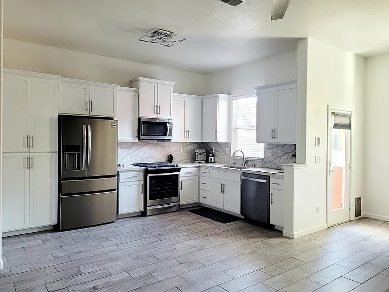 3143 Minturn Way — Photo 2