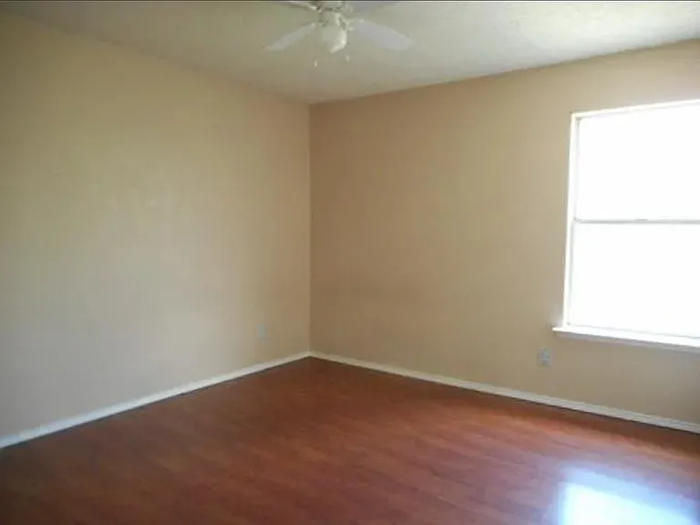 6420 Longmont Trl — Photo 4