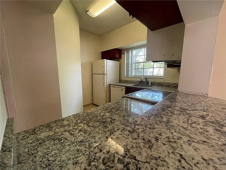 640 Cypress Club Way #J12 — Photo 5